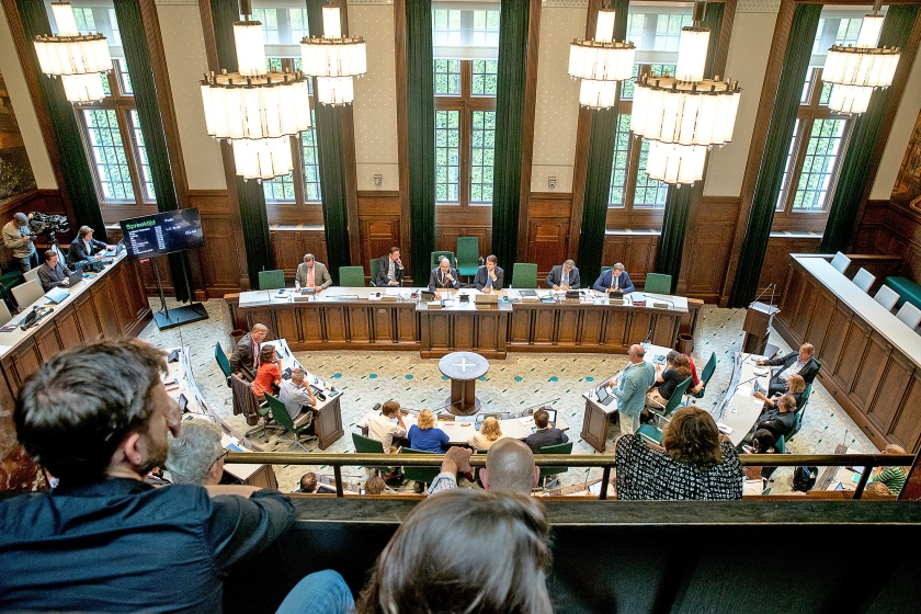 Als een gekozen raadslid crimineel blijkt te zijn, heb je als partij al een probleem. Zo iemand kan niet zomaar uit de gemeenteraad gezet worden. (anp / Jerry Lampen)