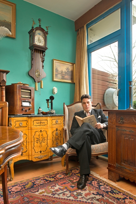 Mark Davids liet zijn huis aanpassen. De stopcontacten zijn in jaren 30 stijl. (Rufus de Vries, Frank Kouws)