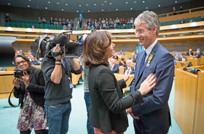 ‘Een stevige en duidelijke onderhandelaar. ’ Zo typeerde Tweede Kamervoorzitter Anouchka van Miltenburg de vertrekkende ChristenUnie-politicus Arie Slob, dinsdag bij zijn vertrek uit de Tweede Kamer (anp / Bart Maat)