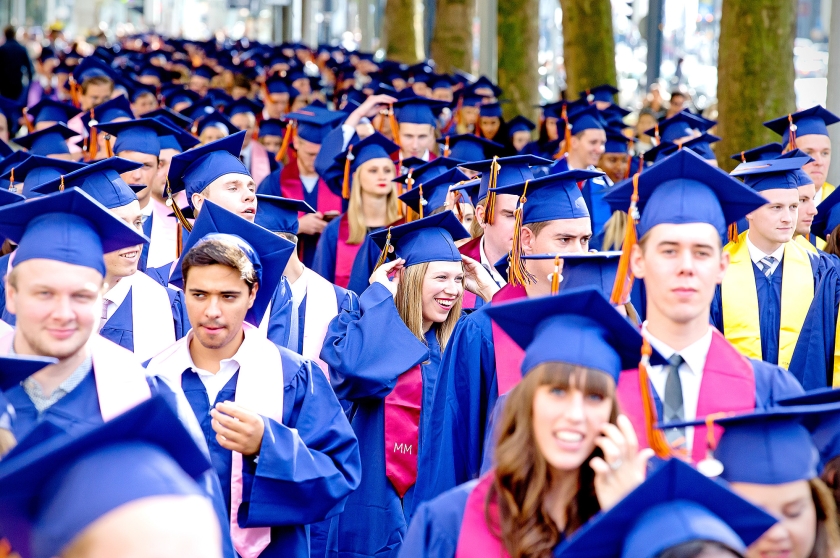 Jongeren gaan liever niet meer via het hbo naar de universiteit. Dan moeten ze langer studeren en dus meer lenen. (anp / Bart Hoogveld)