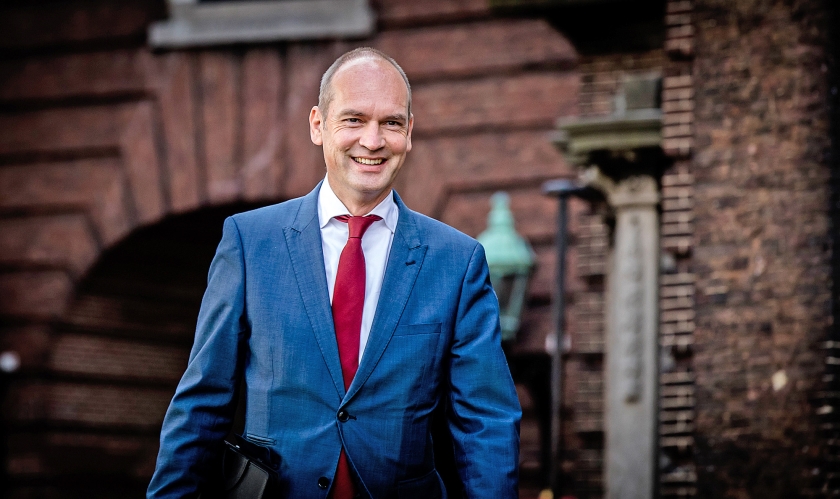 ‘Ik ben niet van het politieke theater’, zegt ChristenUnie-leider Gert-Jan Segers. ‘Als ik binnen boos ben, ben ik buiten ook boos.’ (anp / Bart Maat)