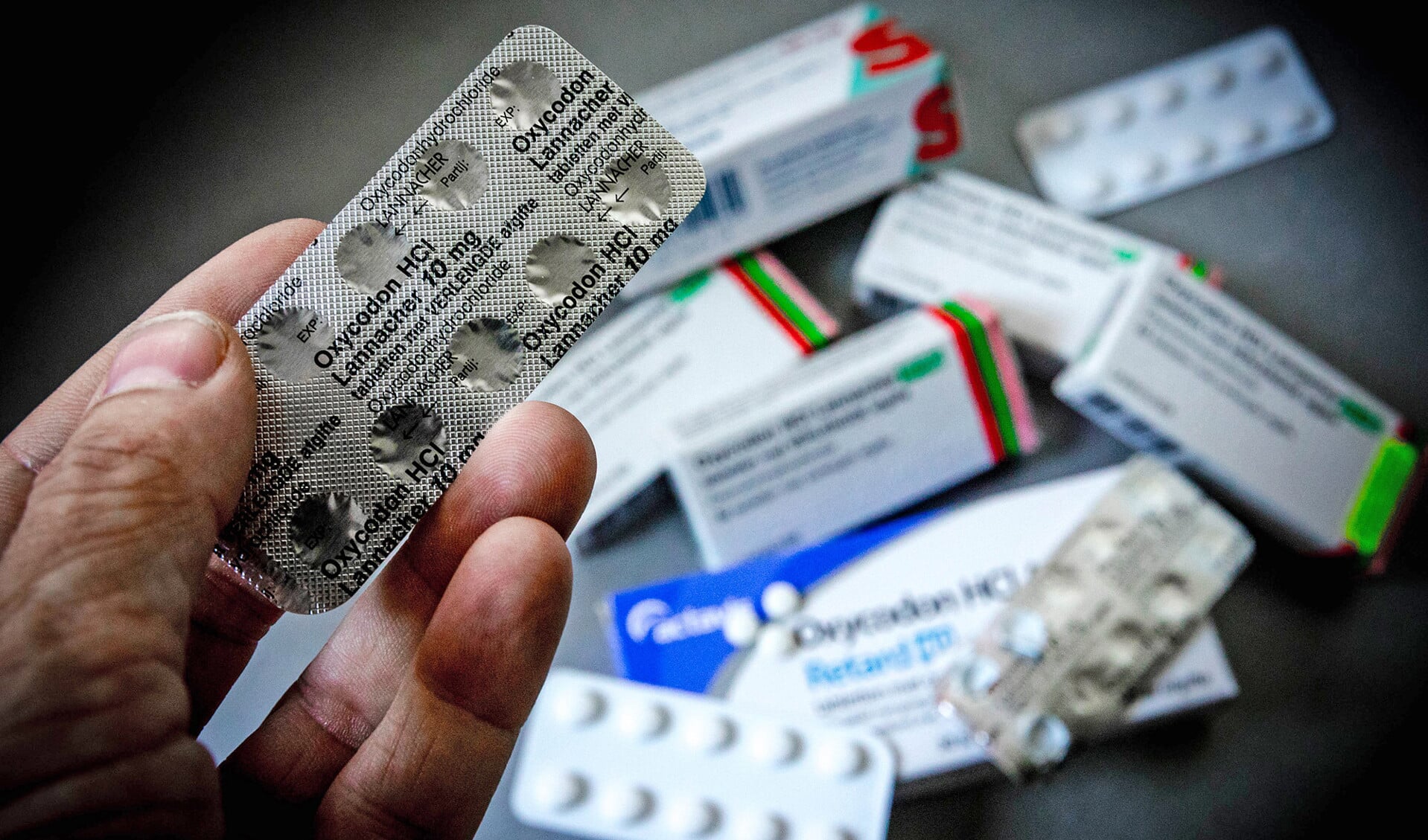 In Nederland wordt ieder jaar voor miljoenen euro’s aan medicijnen vernietigd. Dat zou voor een deel voorkomen kunnen worden door kleinere hoeveelheden uit te geven of medicijnen opnieuw te gebruiken, zo blijkt uit onderzoek.
