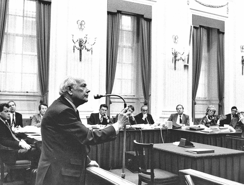 Joop den Uyl is twintig jaar partijleider van de PvdA geweest. Hij trad in die rol aan een jaar na de voor de sociaaldemocraten desastreus verlopen raadsverkiezingen in 1966. (anp)