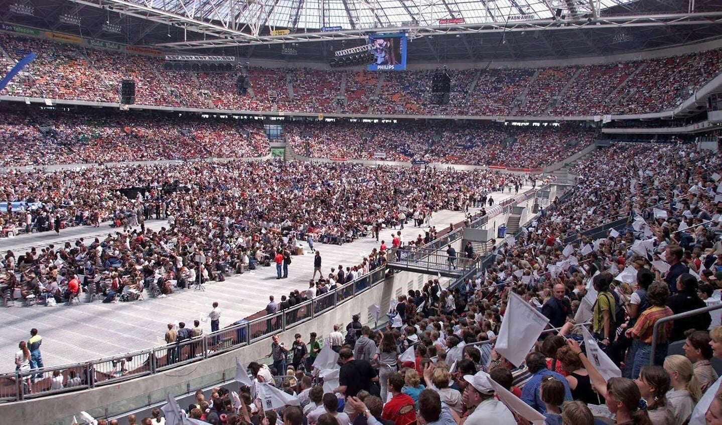 In 1999 trok de EO Jongerendag nog meer dan 50.000 bezoekers, hier in de Amsterdam ArenA.