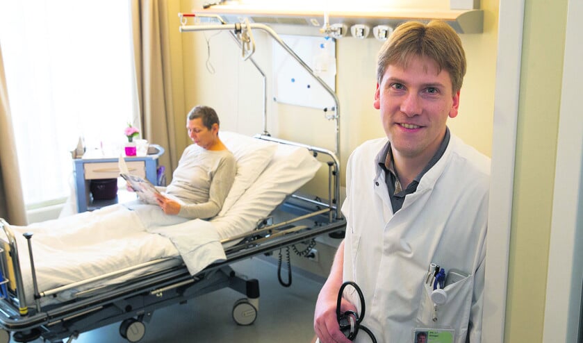 Oncoloog Jan Drooger: ‘Het verschil in levensovertuiging onder artsen heeft zelden consequenties voor de behandelpraktijk.’ (Anton Dommerholt)