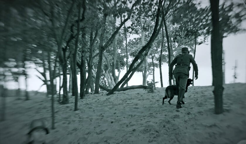 Voor de documentaire werden opnames gemaakt in de duinen bij Overveen. Geertjan Lassche: ‘Ik heb de werkelijkheid geen zetje willen geven, zoals in Netflix-series vaak gebeurt, maar gezocht naar waarachtigheid.’ (vpro en archief familie Post)