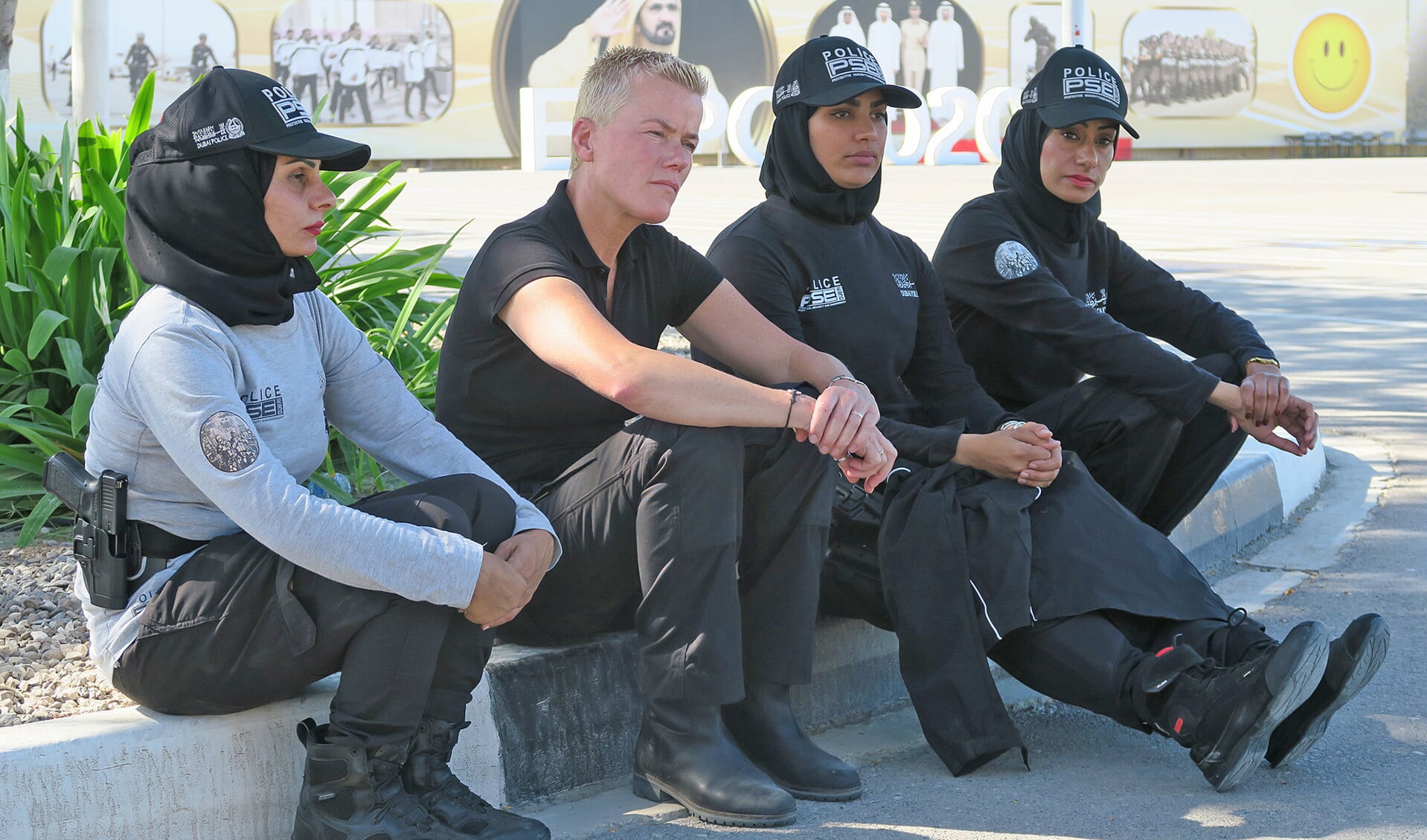 Politiewoordvoerder Ellie Lust (tweede van links) is een tv-persoonlijkheid geworden. Hier staat ze op de foto met collega’s uit Dubai.