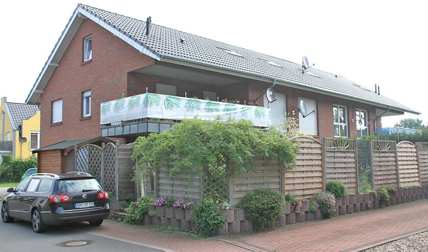 Ton en Jolanda wonen in een appartement, links op de eerste verdieping. Op de zolderverdieping is het gastenverblijf. (nd)