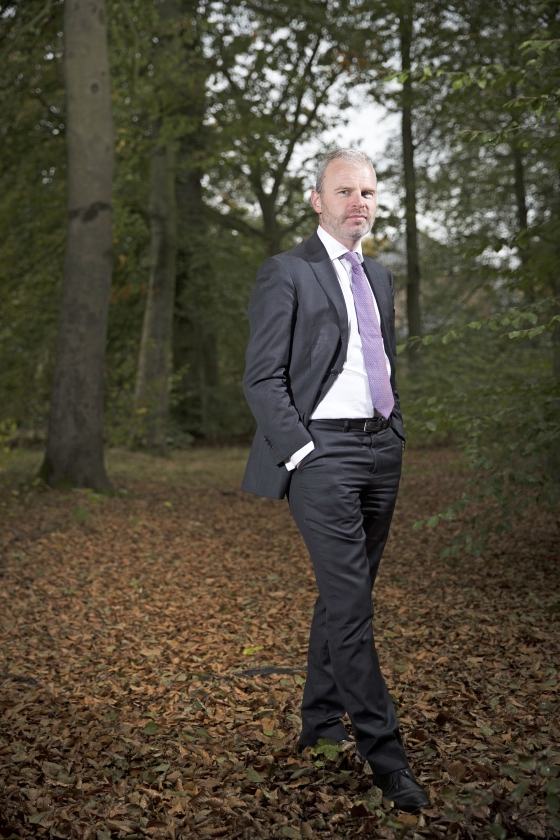 Eric Holterhues: Van priester tot bankier (Jeroen Jumelet)
