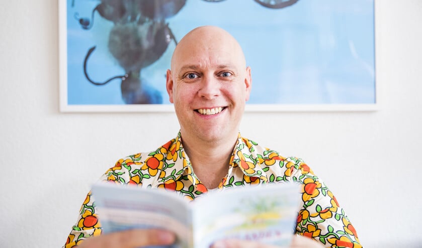 Jozua Douglas: ‘Als ik mijn zoontje Luka vraag welk boek we zullen lezen, pakt hij er niet een van mij.’ (Jeroen Jumelet)
