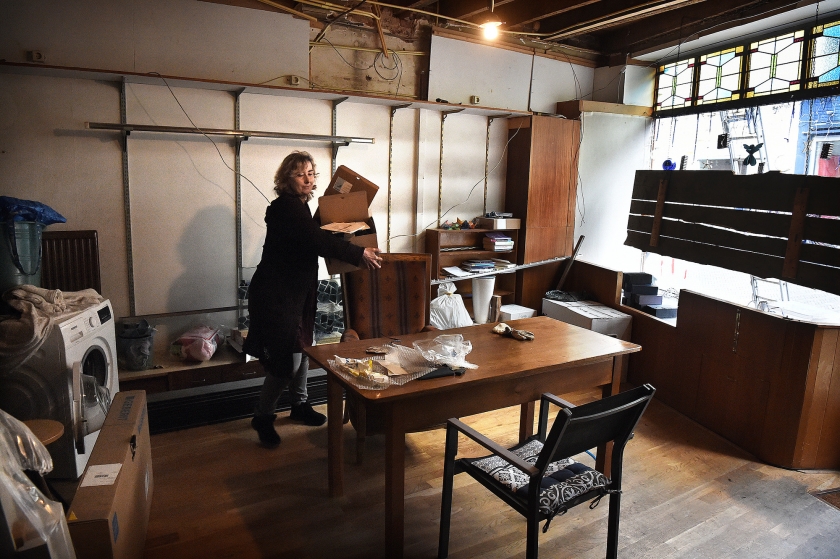 Saskia van den Berg verbouwt een voormalige broderiewinkel in Sittard tot kantoorruimte-aan-huis.