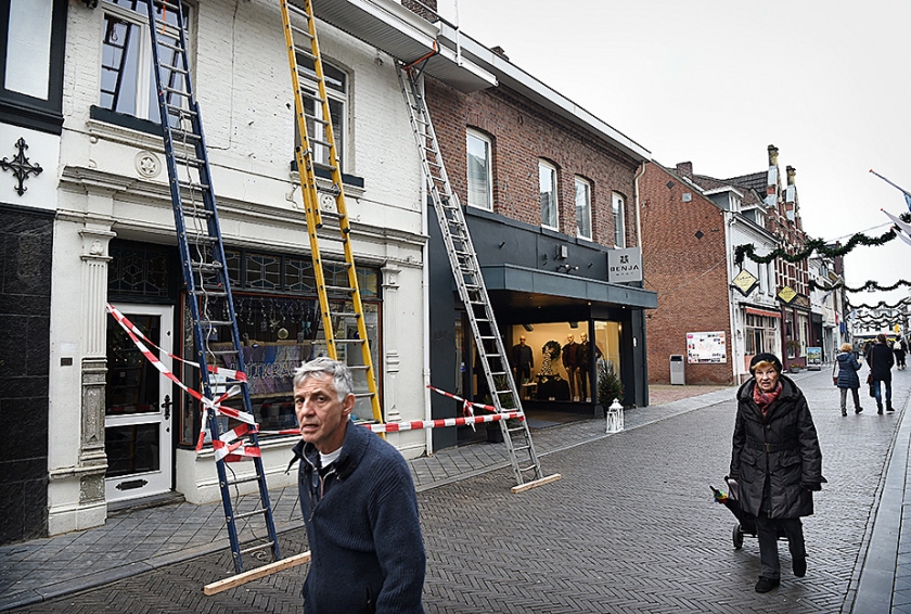 Aan de Sittardse Steenweg hebben diverse winkelpanden een woonbestemming gekregen. De gemeente subsidieert de verbouwing.
