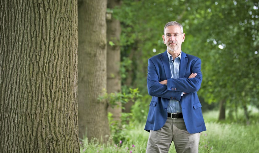 Sjef Staps, onderzoeker bij het Louis Bolk Instituut, schreef een boek over klimaatverandering, biodiversiteitsverlies en de andere milieuproblemen. ‘Ik vond het verbijsterend dat we zo’n groot probleem hebben en dat zoveel mensen doen alsof er niks aan de hand is.’ (Jeroen jumelet)