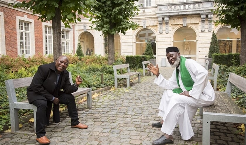 Voorganger James Wuye (l.) en imam Muhammad Ashafa zeggen dat hun doel is ‘mensen te leren de ander te accepteren. We delen onze menselijkheid en hebben gedeelde belangen.’ (Michael de Lausnay)