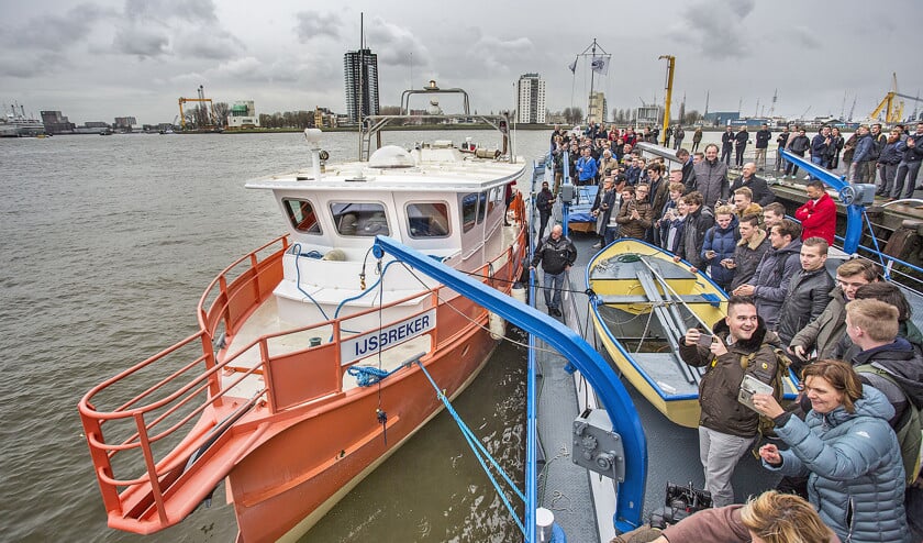 De Sila Inua, in beslag genomen tijdens een witwasonderzoek, is vorige week omgedoopt tot IJsbreker. Studenten van het Rotterdamse Scheepvaart en Transport College gaan ermee oefenen en ook poolonderzoekers gaan ermee op pad. (Arie Kievit)