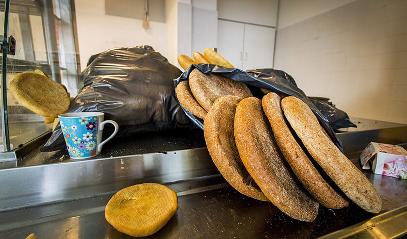 Brood in het ‘Vluchtgebouw’, een gekraakt pand met uitgeprocedeerde asielzoers. Ook de Protestantse Kerk was voor die groep in actie gekomen. (anp / Remko de Waal en Jacques Klok)