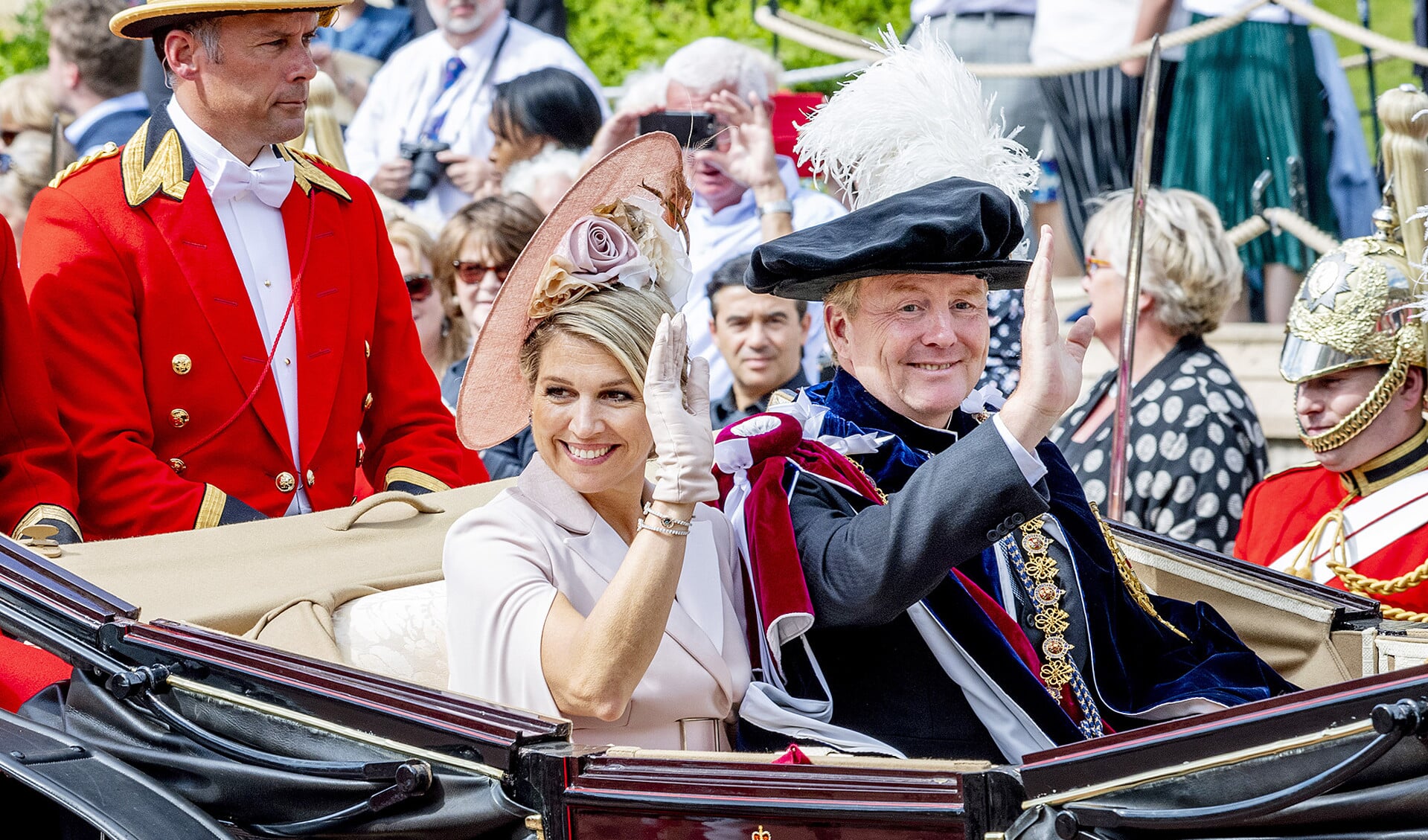 Koning Willem-Alexander treedt toe tot de Most Noble Order of the Garter, als Supernumerary Knight of the Garter.  Die eer viel hem te beurt tijdens het tweedaags staatsbezoek van het koninklijk paar aan Windsor in het Verenigd Koninkrijk