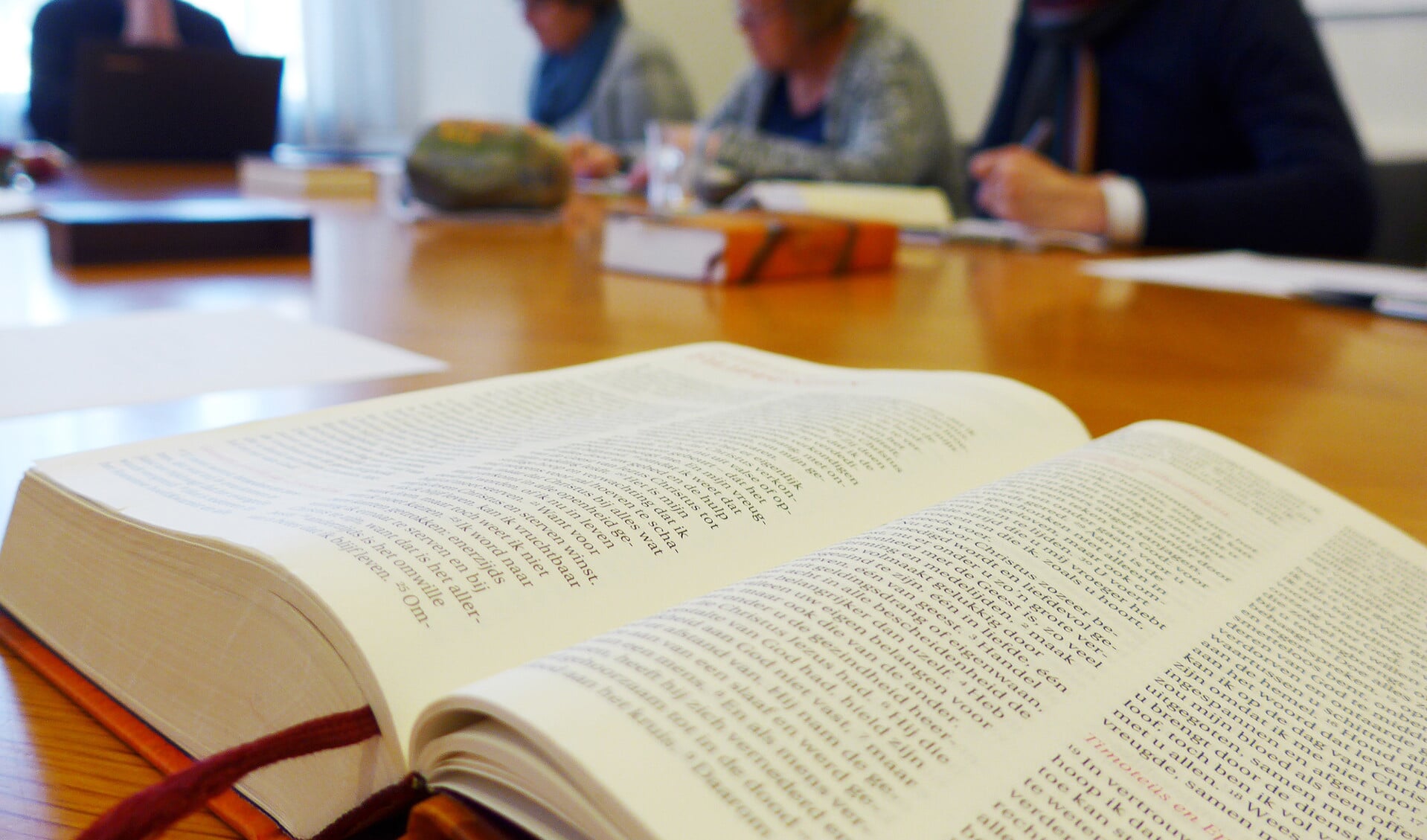 Bijbelteksten zijn niet geschreven om statisch voort te bestaan. Ze moeten in de context van de huidige samenleving gelezen worden.