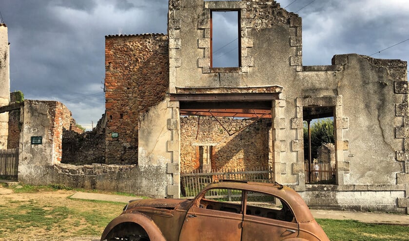 Op 10 juni 1944 richtten de Duitsers een bloedbad aan in Oradour-sur-Glane. Het dorp werd nooit herbouwd, om het bloedbad in herinnering te houden. (wikimedia commons)