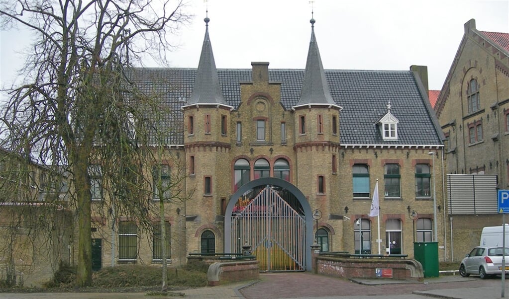 Op 8 december 1944 werden 51 mensen door het Friese verzet uit de gevangenis van Leeuwarden bevrijd. De foto dateert uit 2010. (wikimedia en eilandennieuws, 16.12.1944)