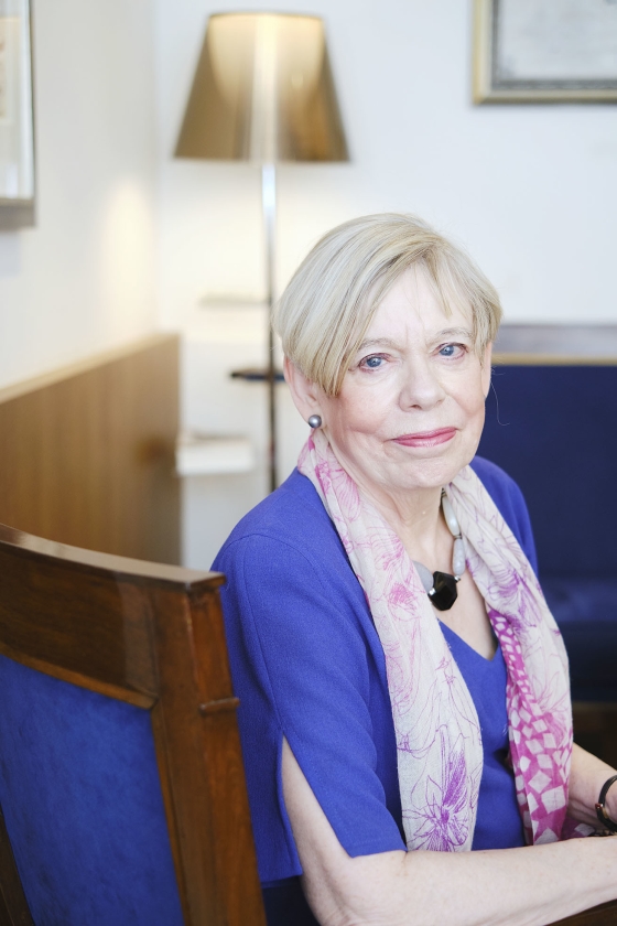 Karen Armstrong: ‘Geloof is een moderne uitvinding. Voor de moderne tijd was er niet eens een woord voor religie.’ (Dick Vos)