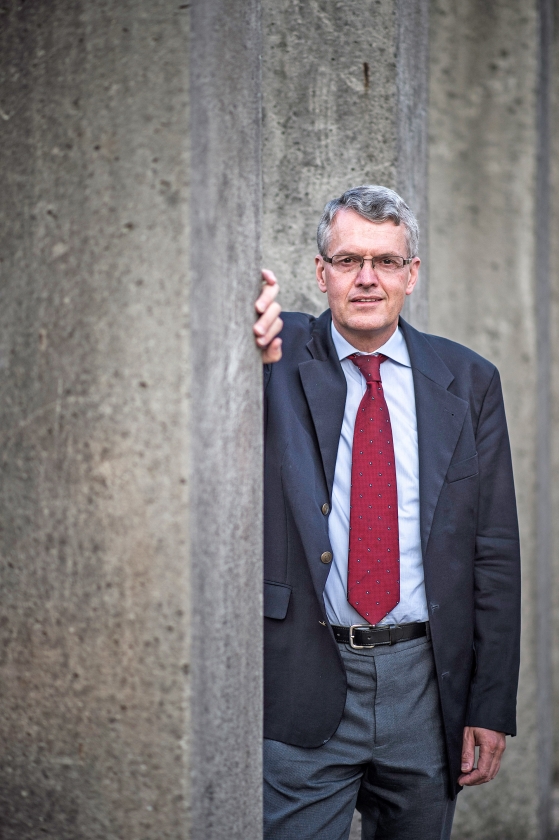 Bijbelwetenschapper Mart-Jan Paul: ‘Als creationisme een pseudowetenschap is, dan is de evolutietheorie dat net zo goed.’ (Carel Schutte)