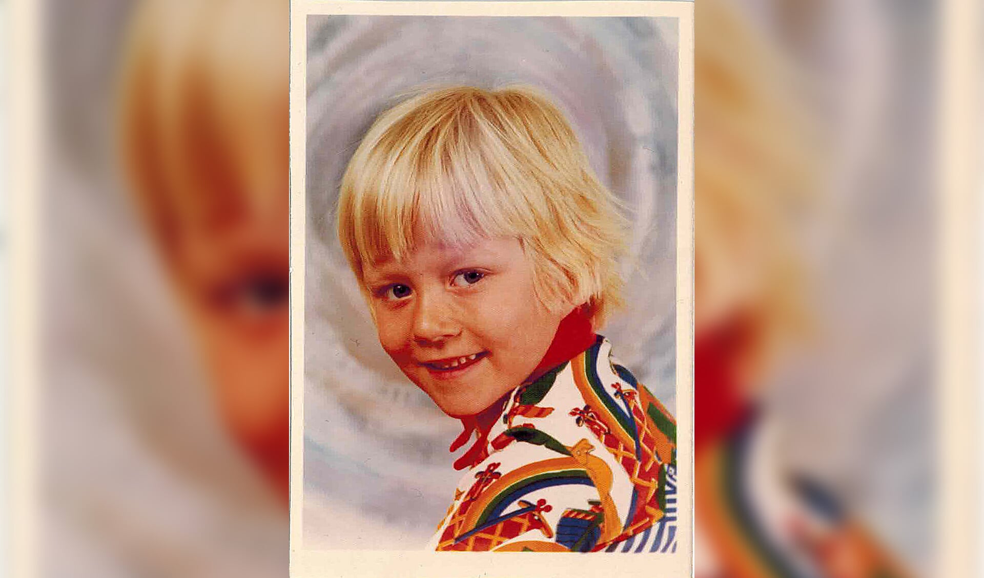 ‘Hier ben ik vijf jaar oud.  Dit was mijn mooiste trui en daarmee wilde ik graag op de foto