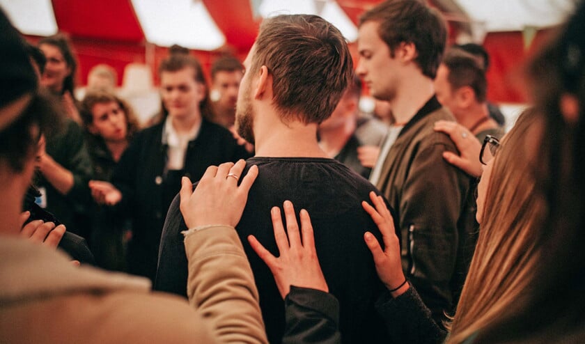 De combinatie van aanbiddingsmuziek, onderwijs en ministrygebed is voor tieners een aantrekkelijke manier van leren geloven, zegt Emmie Overbeek van Soul Survivor Holland. (soul survivor / Timon Both)