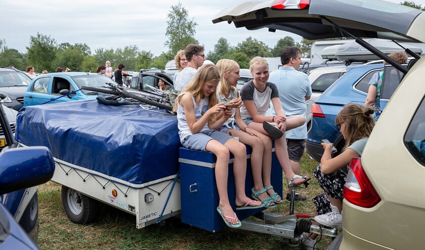 Het loopt lekker vol op Landgoed Velder, waar vandaag de New Wine Zomerconferentie begint. (Klaas Driebergen)