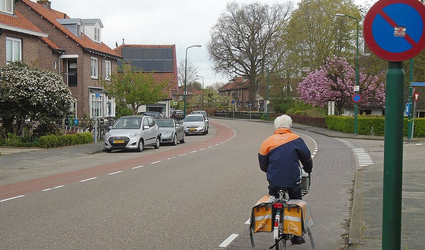 Bij een flauwe bocht in de Utrechtsestraatweg in Woerden wachtte agent Adriaan van Eck in een novembernacht in 1952 twee vluchtende inbrekers op. (nd)