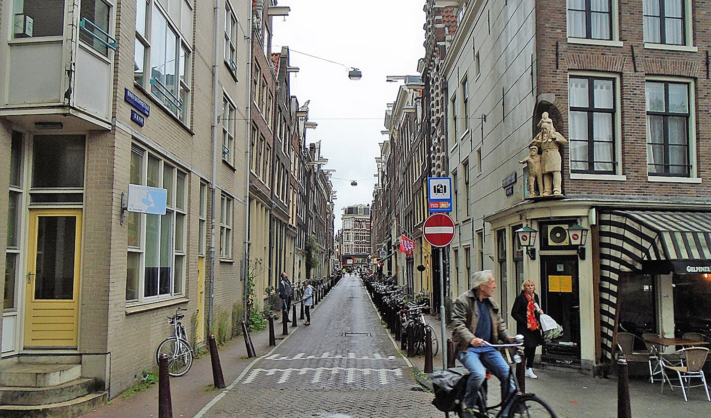 In de Binnen Bantammerstraat, het hart van de Amsterdamse Chinatown, hield de Nederlandse politie een razzia.