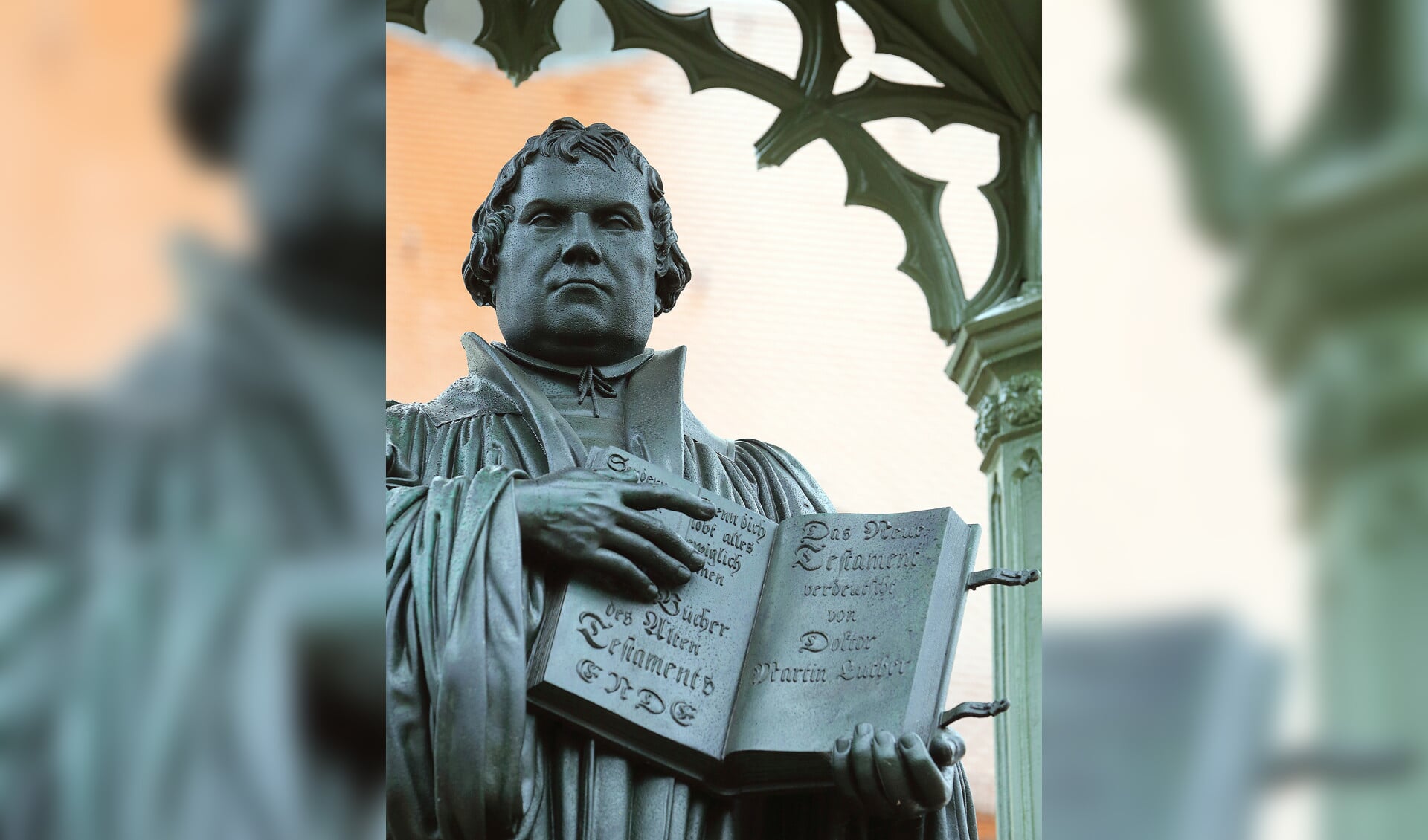 95 Stellingen Van Luther Monument voor Maarten Luther in Wittenberg, waar hij zijn 95 stellingen