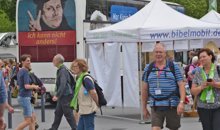 Het publiek van de Kirchentag is overwegend links. ‘Bio’ is de norm en er wordt geen alcohol geschonken. (nd)