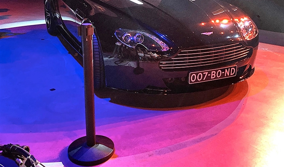 De legendarische Aston Martin van agent 007. (nd)
