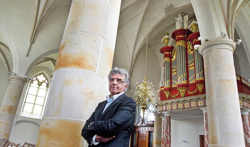 Dr. Henk Vreekamp (1943-2016) was een Nederlandse theoloog en predikant binnen de Protestantse Kerk in Nederland. (rd)