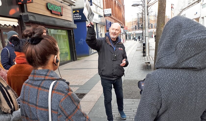 Paul Donnelly is gids in Belfast. Hij was na de vrede in 1998 betrokken bij projecten om oud-strijders met elkaar te laten spreken.
