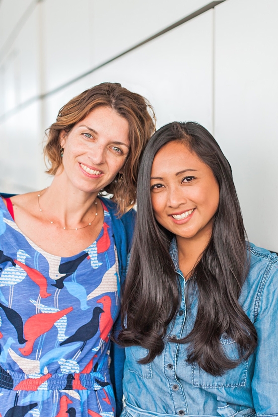 Michele Hutchison (links) komt uit Groot-Brittannië en Rina Mae Acosta uit de Verenigde Staten. Beide vrouwen zijn met een Nederlandse man getrouwd. (anp / Robert Vos, nd)