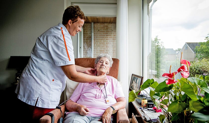 De maatschappij heeft een groot geloof in de maakbaarheid van de mens: als we maar genoeg blijven bewegen worden we fit, gezond en gelukkig oud. Maar velen krijgen in de laatste levensfase met ziekte en ellende te maken. (anp / Robin van Lonkhuijsen)