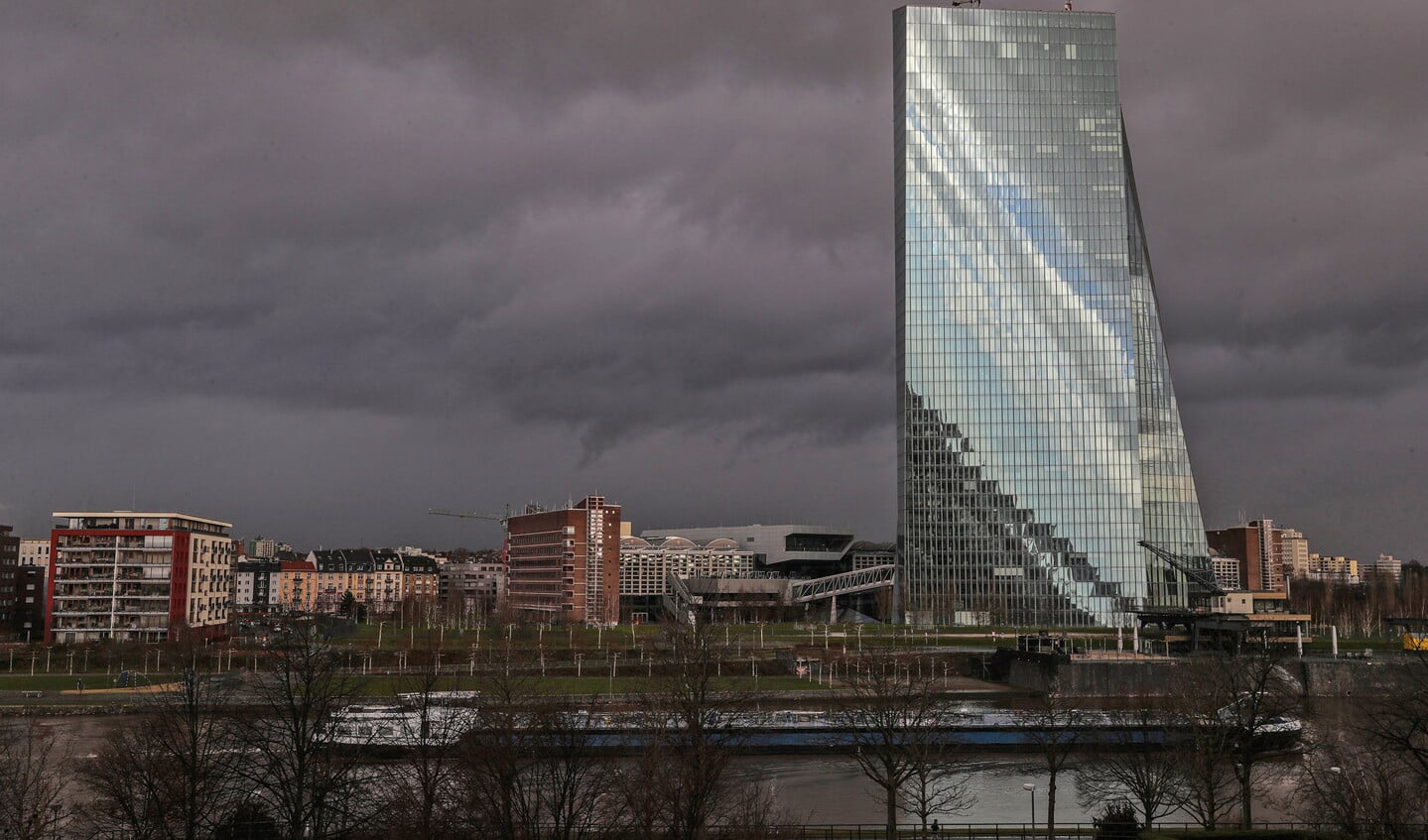 Het glazen onderkomen van de Europese Centrale Bank in Frankfurt. De bank voerde de afgelopen jaren een ruimhartig beleid, met lage rente en het opkopen van schulden.