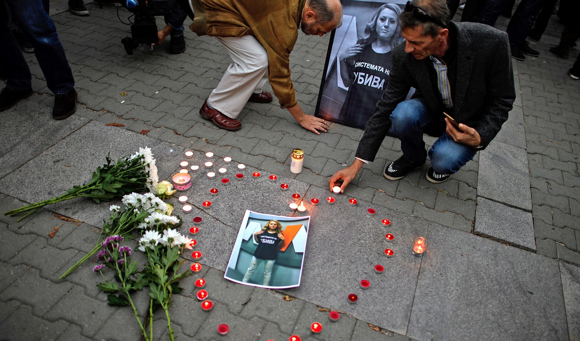 Bulgaren staan in Sofia stil bij de verkrachting van en moord op journaliste Victoria Marinova.
