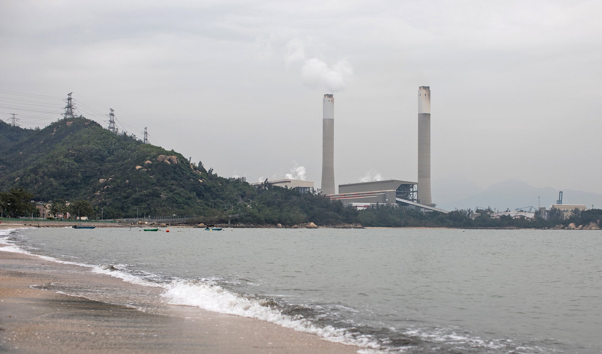 Kolencentrale nabij Hongkong. Ook al zet China in op duurzame energie, het is nog veruit de grootste kolenbrander in de wereld.