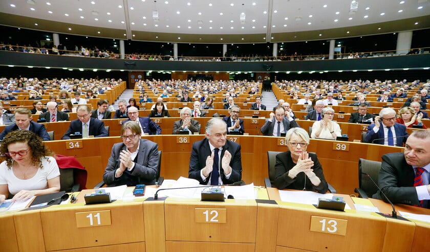 Veel fracties in het Europees Parlement verdelen de belangrijkste posten, maar ChristenUnie/SGP weet nog niet bij welke fractie zij zich wil aansluiten. (epa / Stephanie Lecocq)