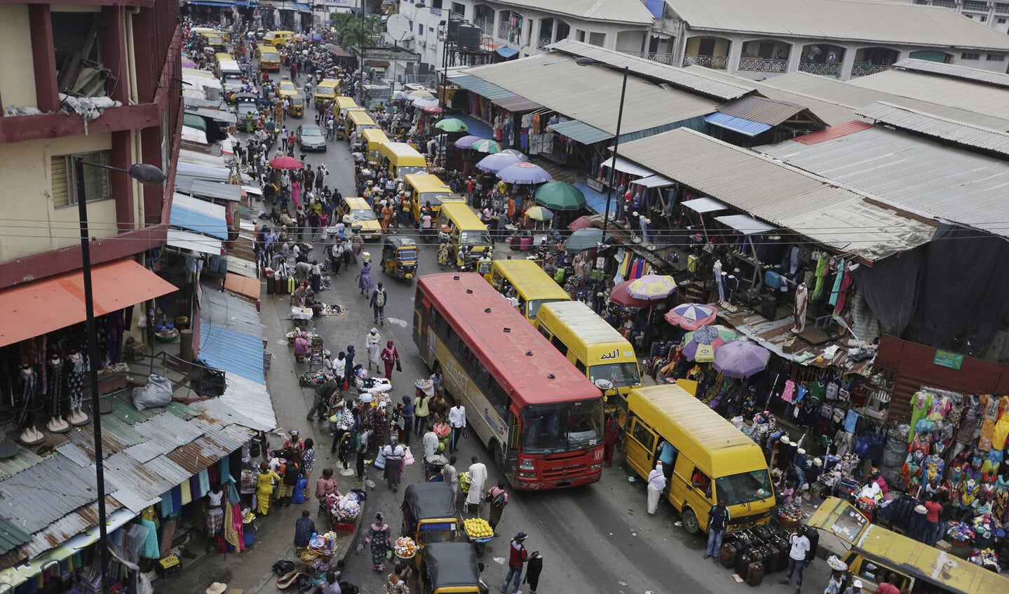 Lagos, Nigeria. Afrika stevent af op ruim vier miljard inwoners eind deze eeuw.