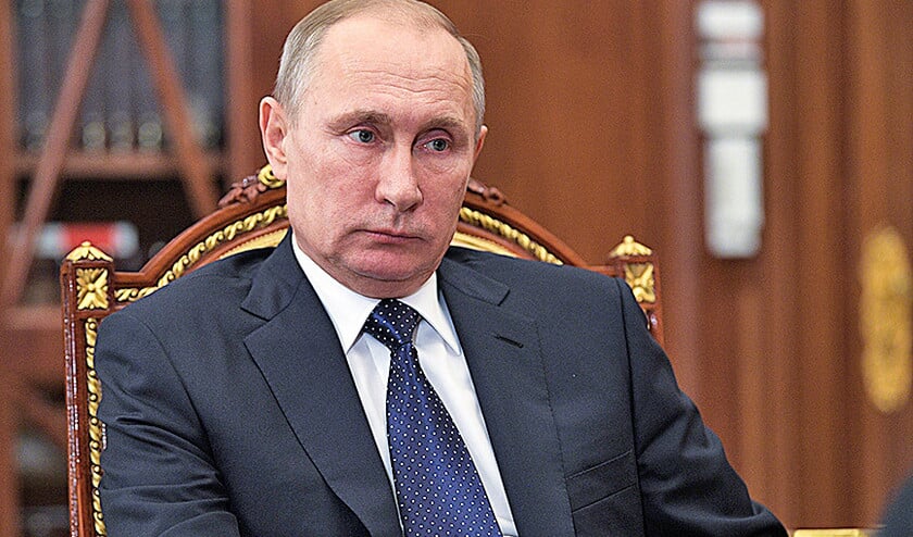 De regering van president Putin ontkent in alle toonaarden bij de compromitterende informatie over Trump betrokken te zijn. (ap / Alexei Druzhinin)