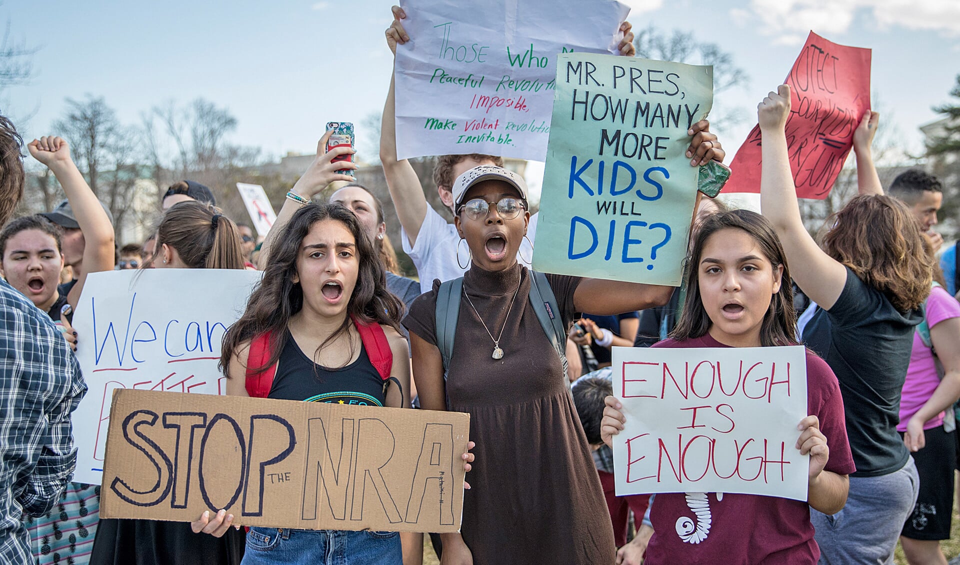 Leerlingen protesteren bij het Capitool in Washington tegen de wetgeving rond wapenbezit in de VS. Na de dodelijke schietpartij op een school in Parkland, op 14 februari is het scholierenprotest uitgegroeid tot een massabeweging.