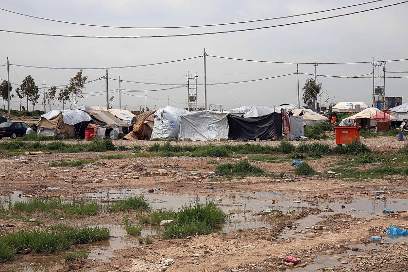 In Baharka, een vluchtelingenkamp nabij de Iraaks-Koerdische hoofdstad Erbil, zitten zo’n vijfhonderd inwoners van Mosul te wachten op de dag dat ISIS verslagen wordt. (ap / Maeva Bambuck)