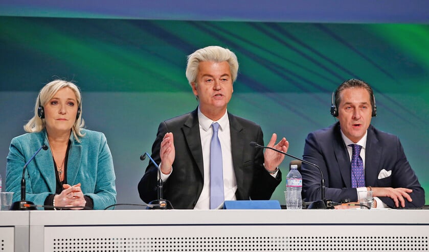 Europese populisten zweren sinds enkele jaren bij ‘christelijke waarden’. Maar die zijn nogal eens van dubieuze aard. Van links naar rechts Marine Le Pen (Front National, Frankrijk), Geert Wilders en Heinz Christian Strache (FPÖ, Oostenrijk).  (ap / Antonio Calanni)