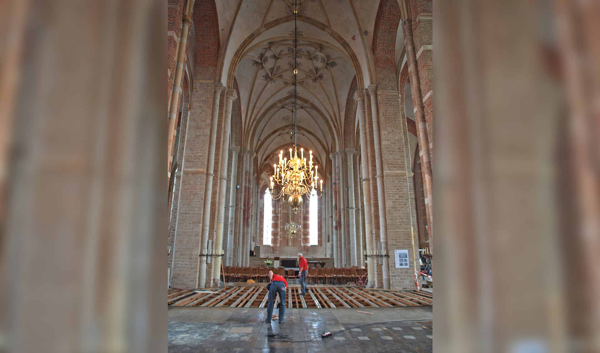 In de Grote- of Lebuïnuskerk in Deventer werd donderdag gesproken over kerksluiting. Deze Deventer kerk wordt zelf niet bedreigd met sluiting; in 2012 kreeg de kerk een grote opknapbeurt. Onder meer de vloer werd grondig aangepakt.