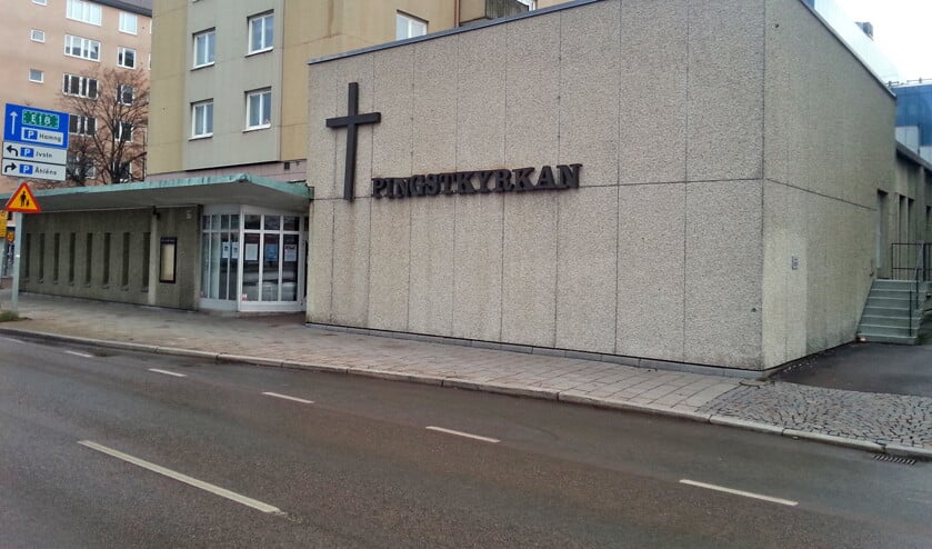 De Pinksterkerk in Karlstad, waar een bekeerde asielzoeker na de kerkdienst werd aangevallen. (wikimedia)