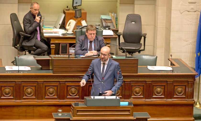De Belgische premier Charles Michel presenteert in het parlement zijn pakket maatregelen tegen terreur.  (ap / Virginia Mayo)